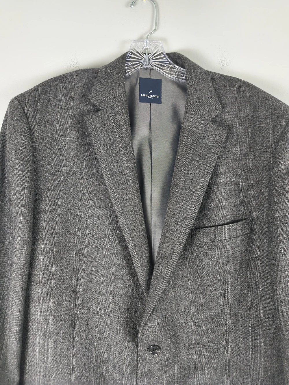Daniel Hechter Suit Mens 46R Gray 2 Piece Plaid 100% Wool Notched Lapel 2 Button